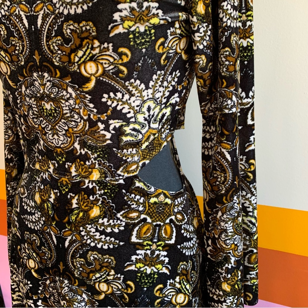 VOLCOM CHILLED OUT DRESS . - Picture 9 of 10